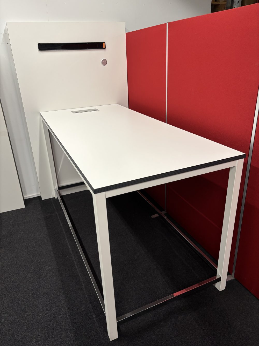 Hochtisch inkl. Displaywand