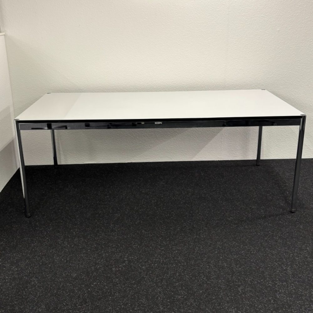 USM Haller Schreibtisch