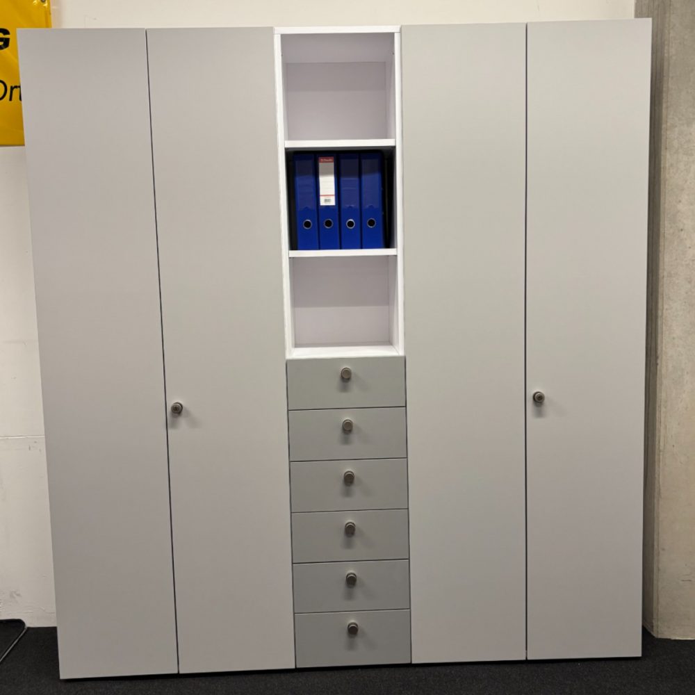 Schrankwand mit Drehtüren und Schubladen